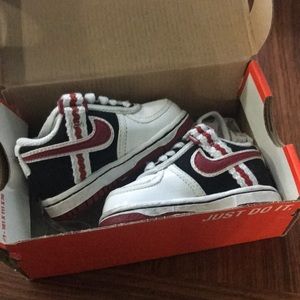 Nike baby boy shoes size 3 with box